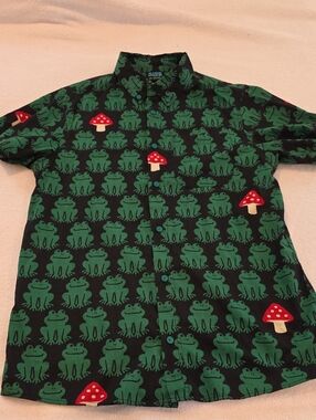 A-Lab Men's Green Frog & Red Mushroom Button-Up Shirt, MEDIUM